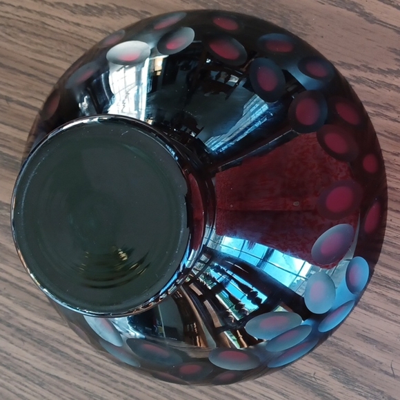 Red glass pedestal fruit bowl, approx 11" dia, 7" tall, etched ovals - Picture 4 of 7